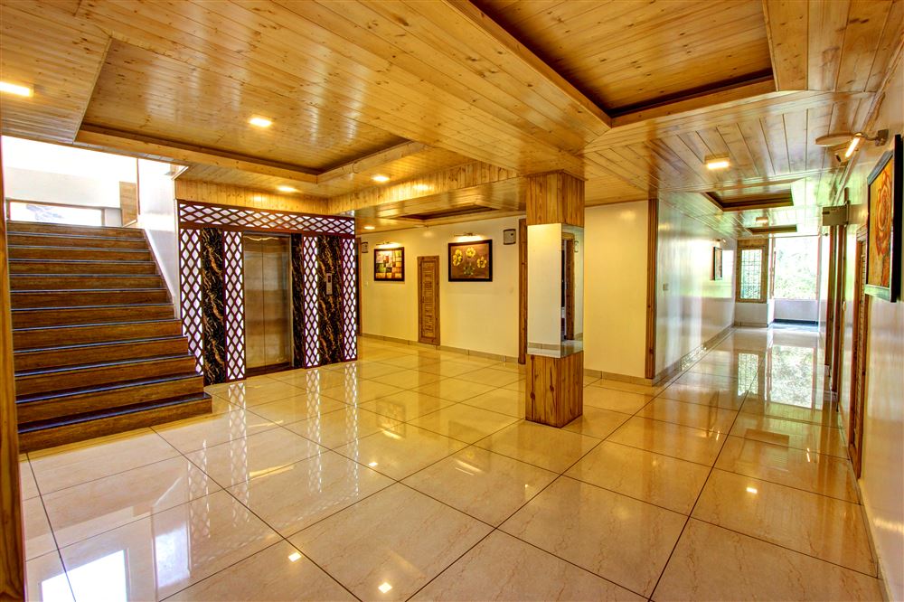 Elevator in Manali grand